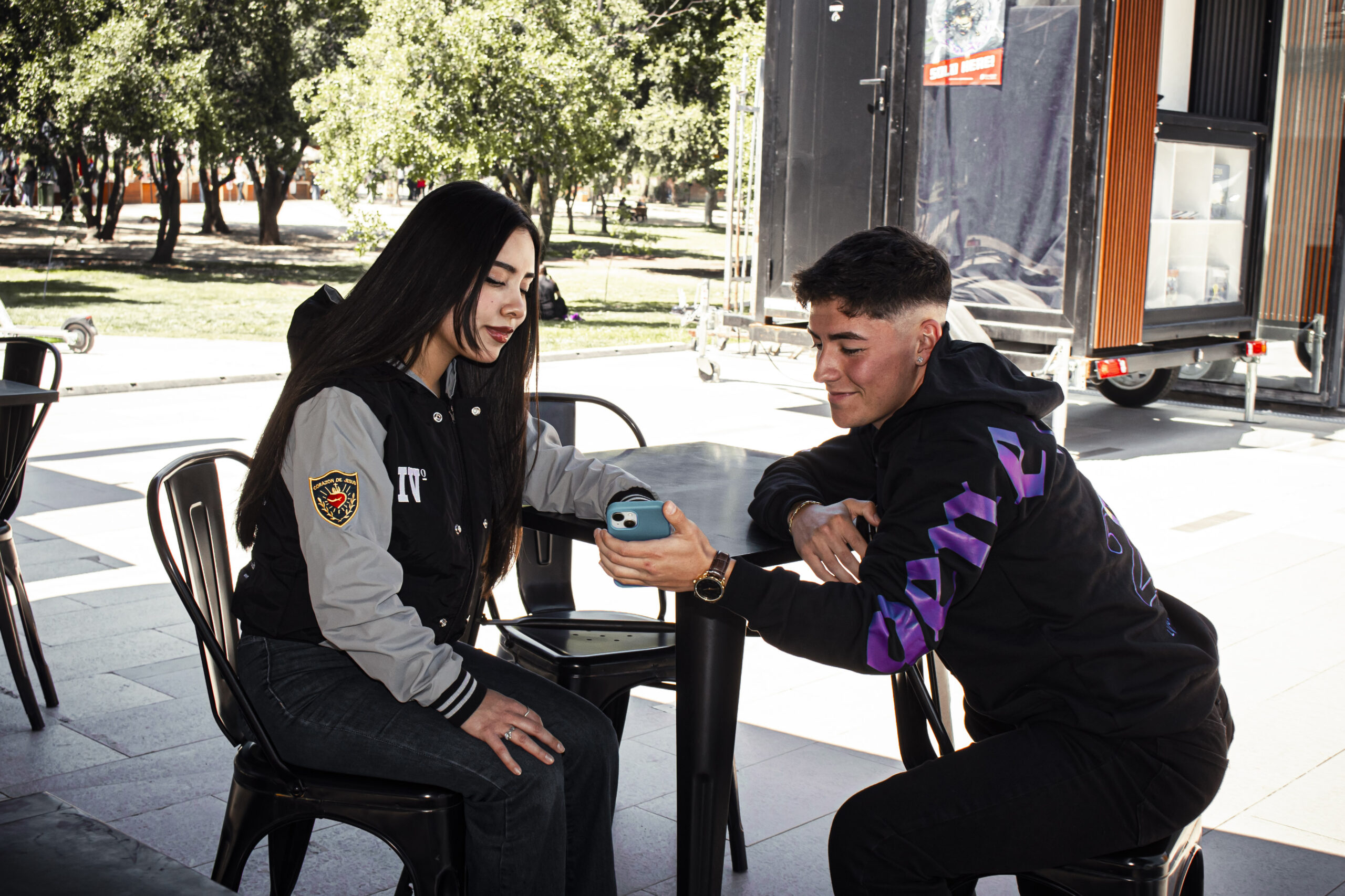 Generación con polerones personalizados Rayen, fotografía 3